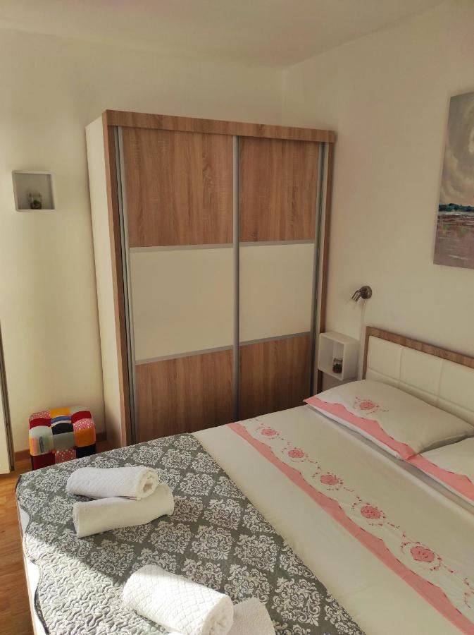 Apartments Pivac - Lokva Rogoznica Bagian luar foto